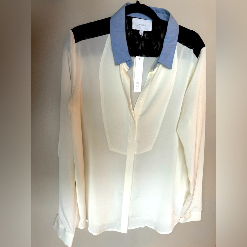 New Jaye.e. White blouse with denim style collar and black lace